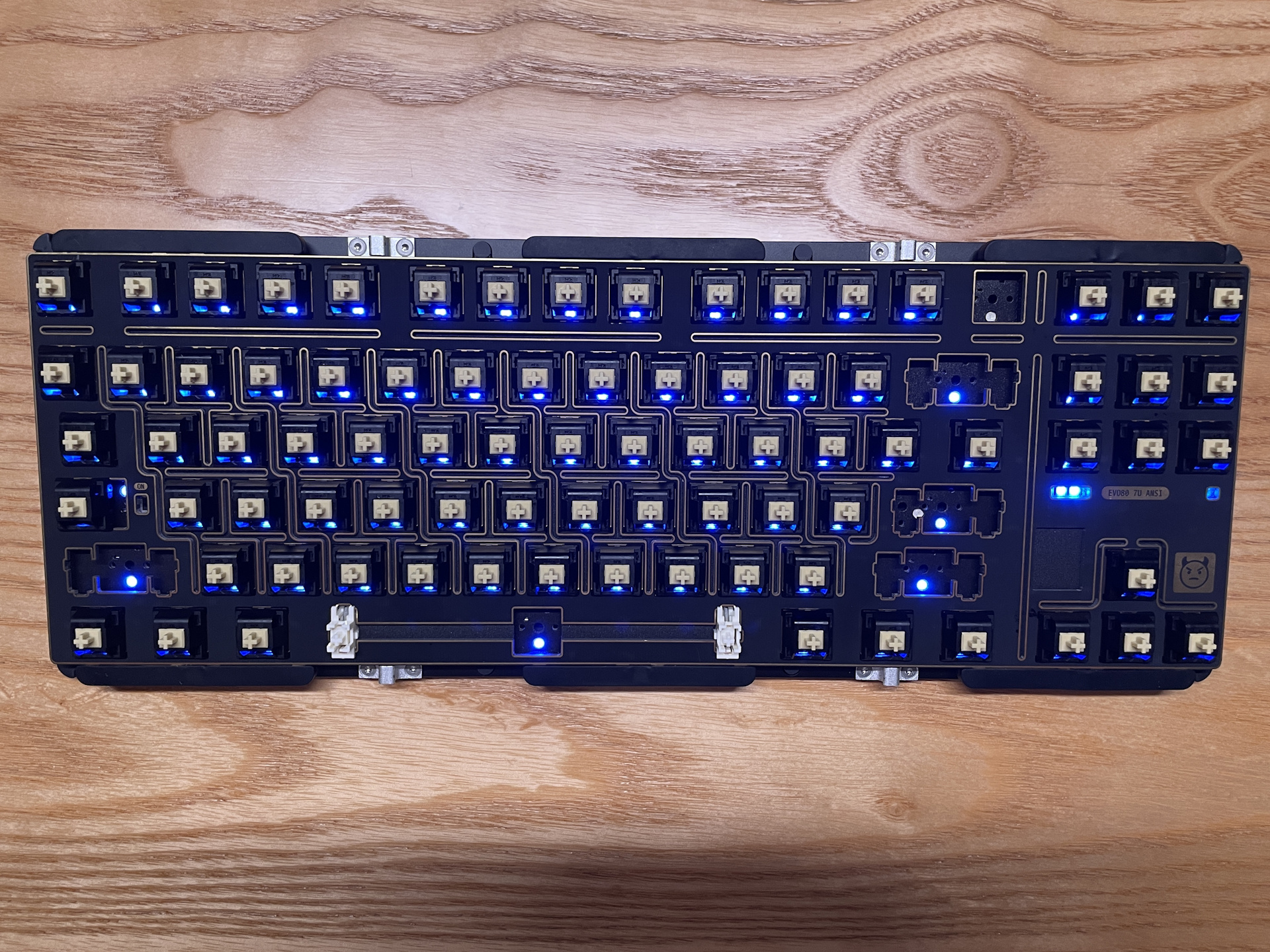 放入新内胆,插电开机!